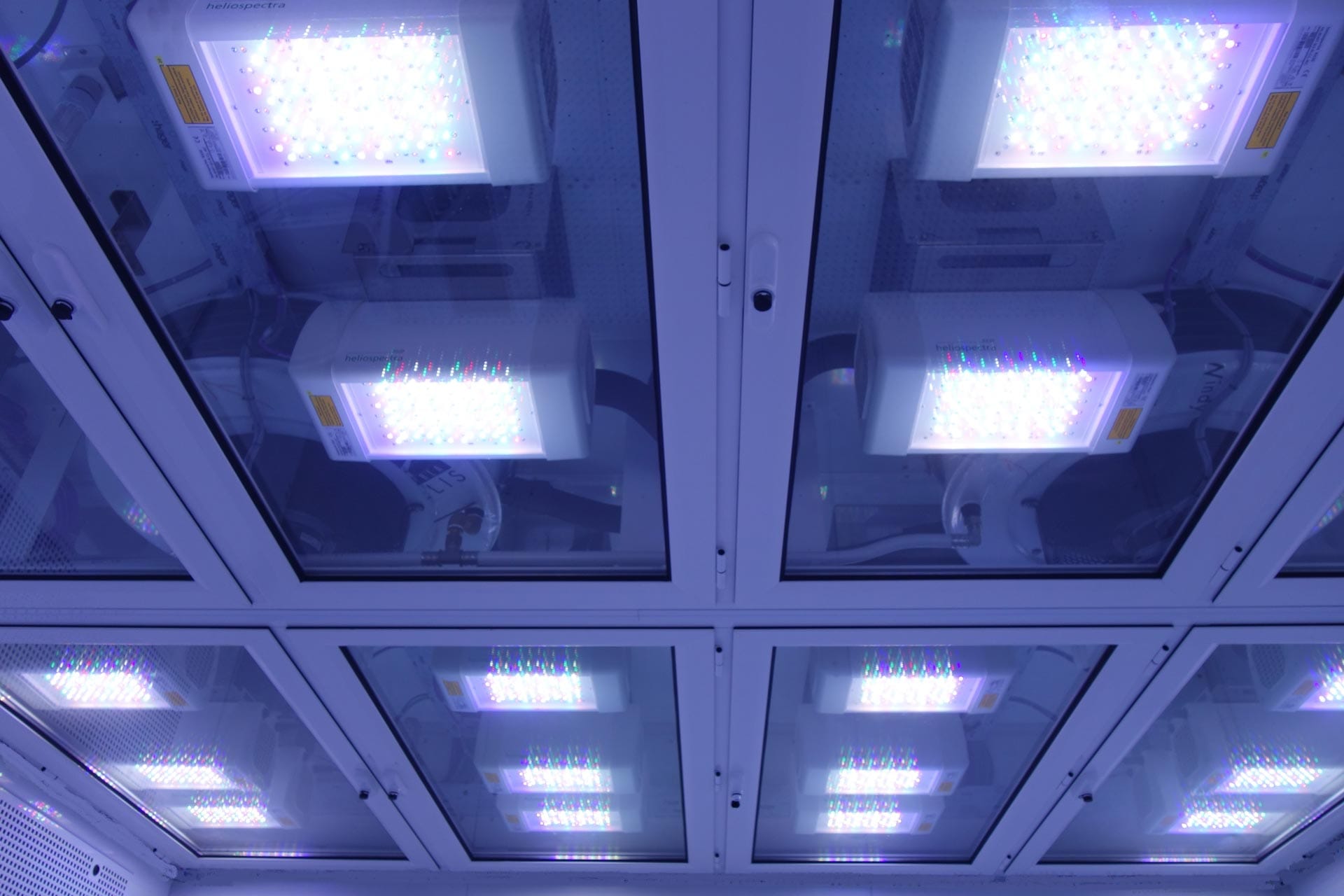 Aralab-LEDs-Heliospectra-Controlled-Environment-Room