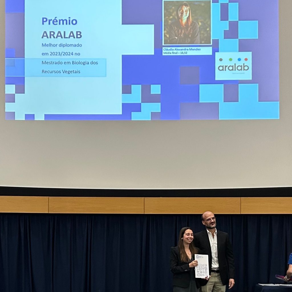 Aralab had the honor of awarding the Aralab Prize to Cláudia Alexandra Mendes, top graduate of the 2023/24 Master’s in Plant Resource Biology.